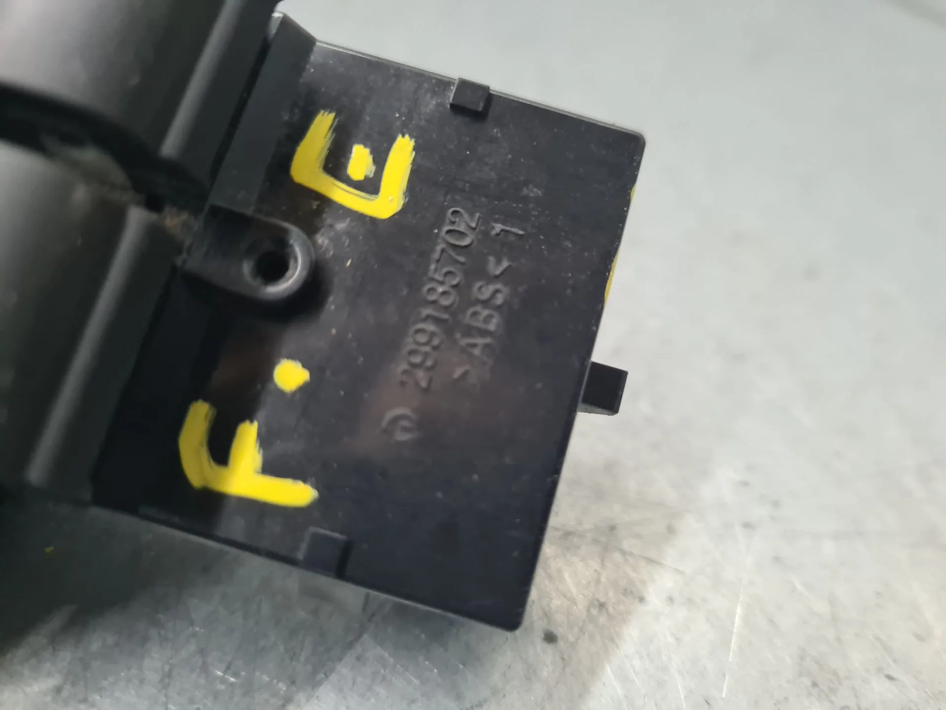 Left Front window control OPEL Karl Imagem-4