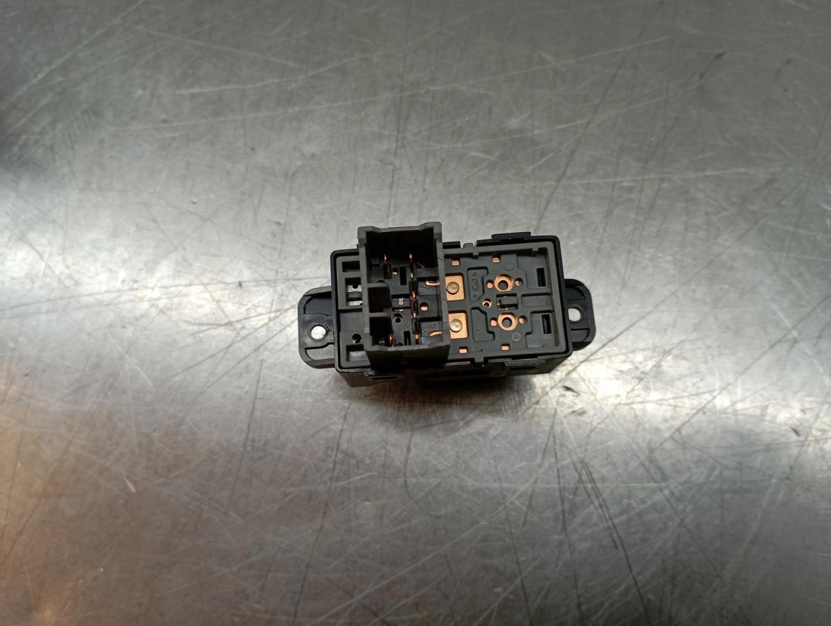 Mando / interruptor elevalunas delantero derecho HYUNDAI i20 (GB) Imagem-3