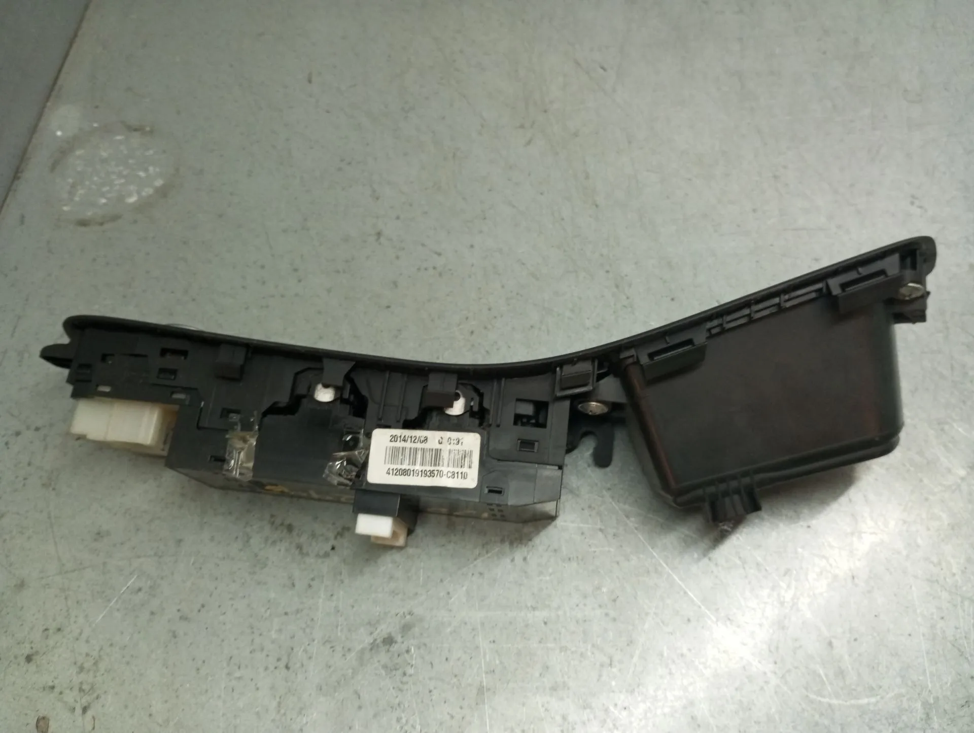 Left Front window control HYUNDAI i20 (GB) Imagem-1