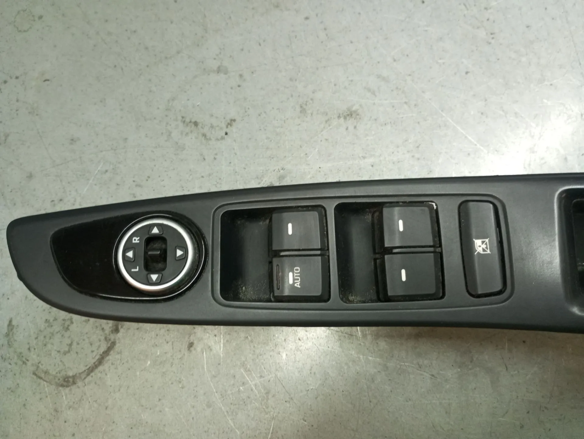 Left Front window control HYUNDAI i20 (GB) Imagem-2