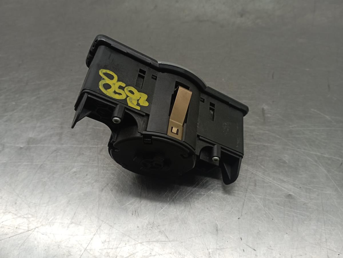 Light switch MERCEDES-BENZ GLA (X156) Imagem-1