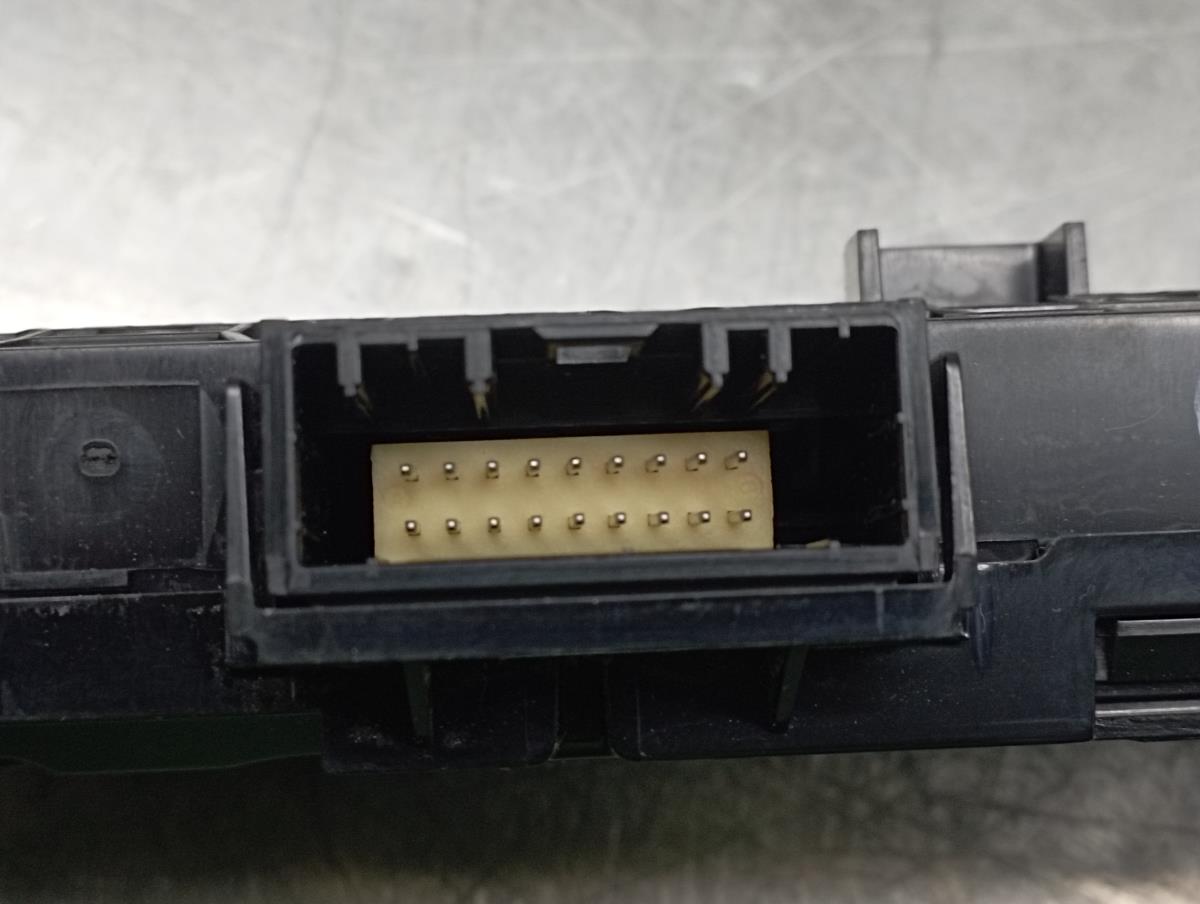 Pulsanti luci di emergenza RENAULT Clio V (BF_) Imagem-2