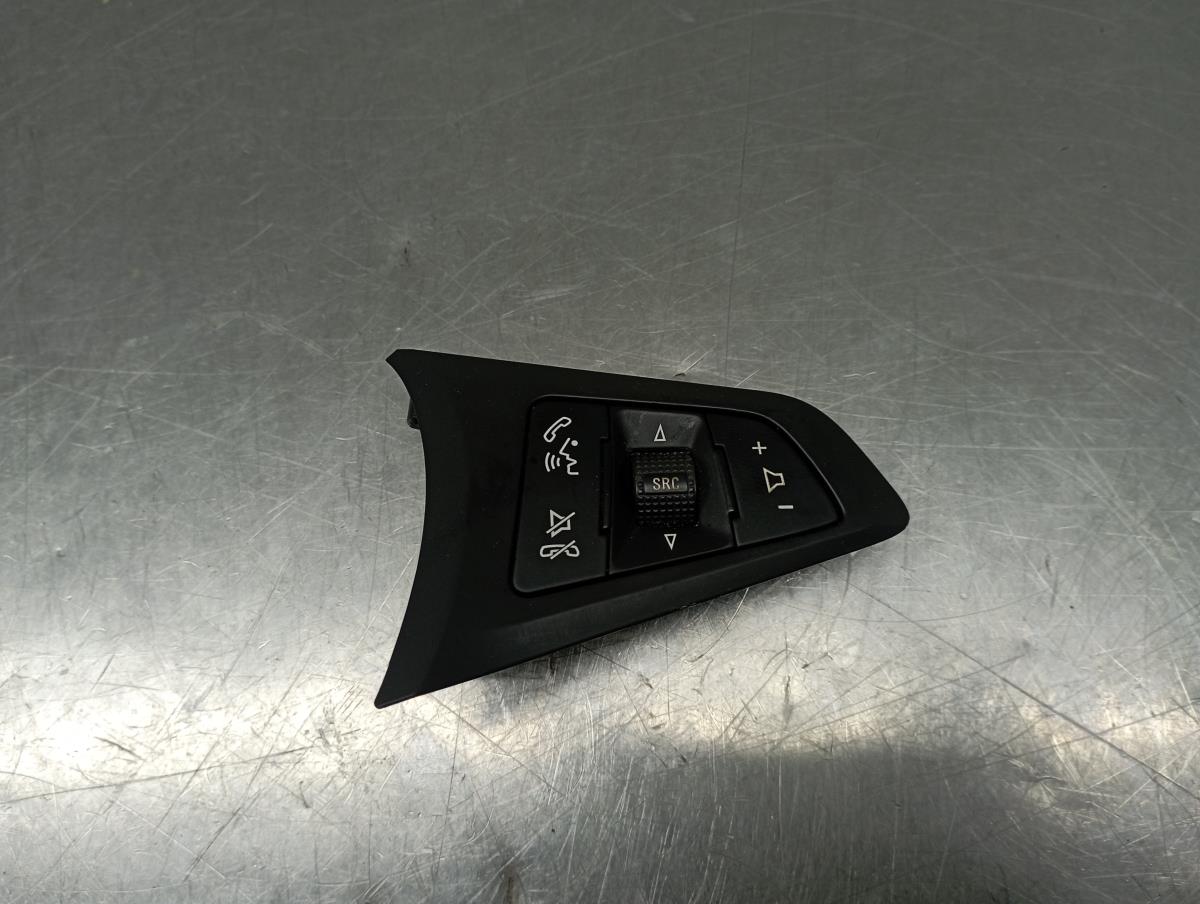Steering wheel controls OPEL Corsa E