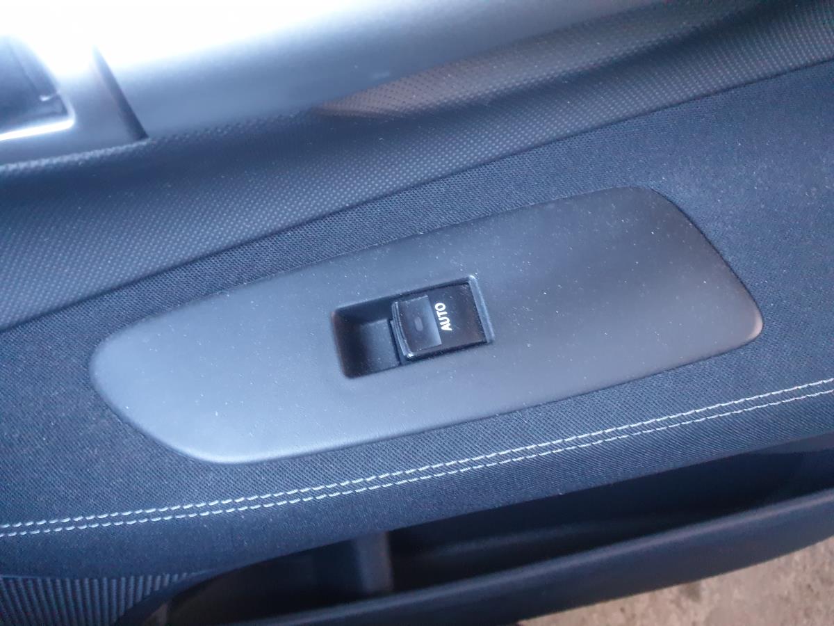 Mando / interruptor elevalunas delantero derecho TOYOTA Auris Hatchback (_E15_)