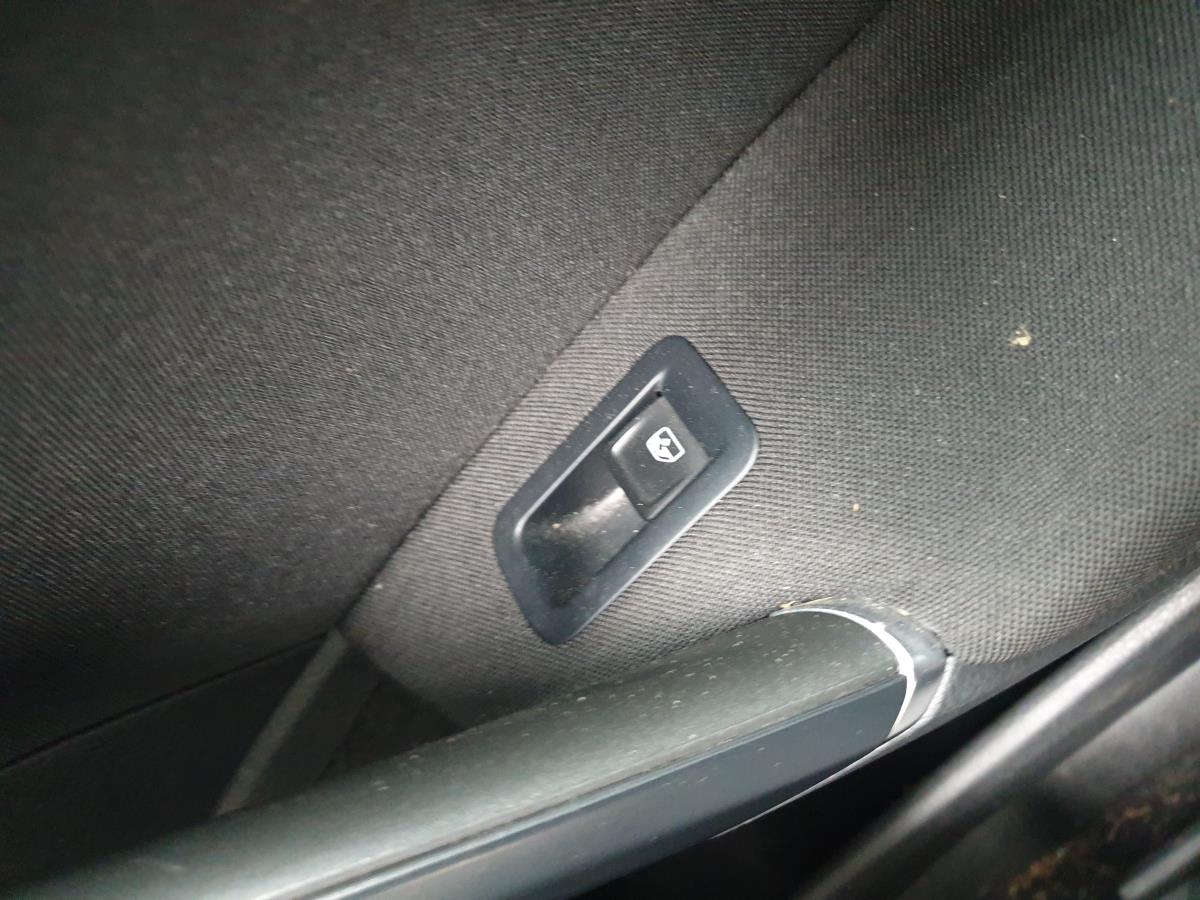 Mando / interruptor elevalunas delantero derecho VOLKSWAGEN Golf VII (5G1, BQ1, BE1, BE2)