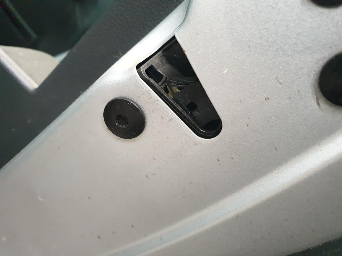 Cerradura / cierre puerta trasera derecha VOLKSWAGEN Golf VII (5G1, BQ1, BE1, BE2)