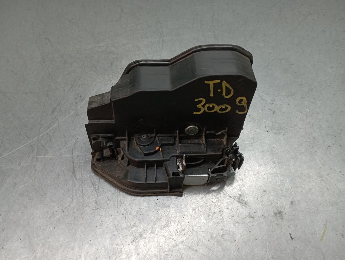 Fechadura / fecho porta trás direito BMW 1 (F20)