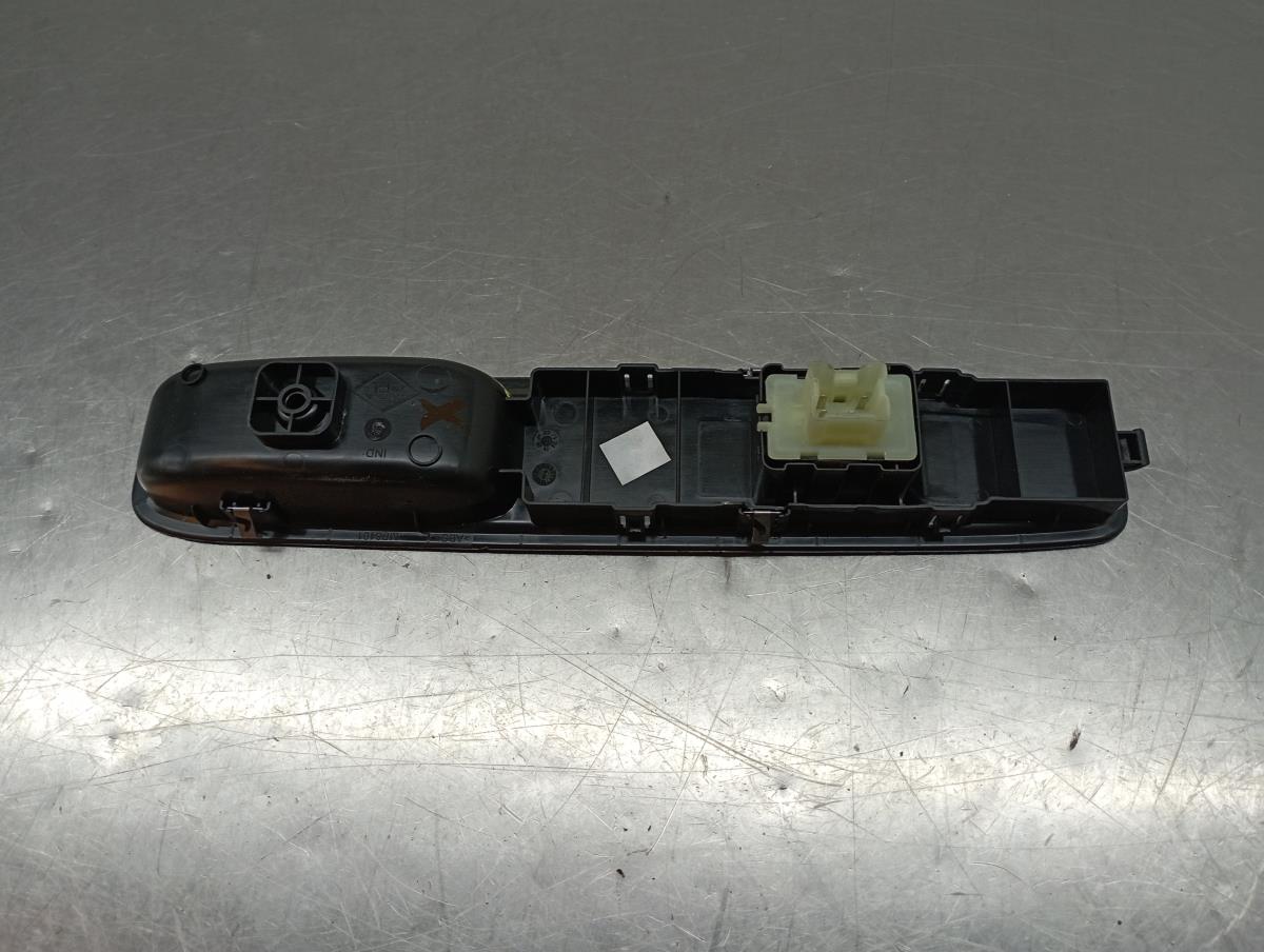 Mando / interruptor elevalunas delantero derecho DACIA Sandero III Imagem-2