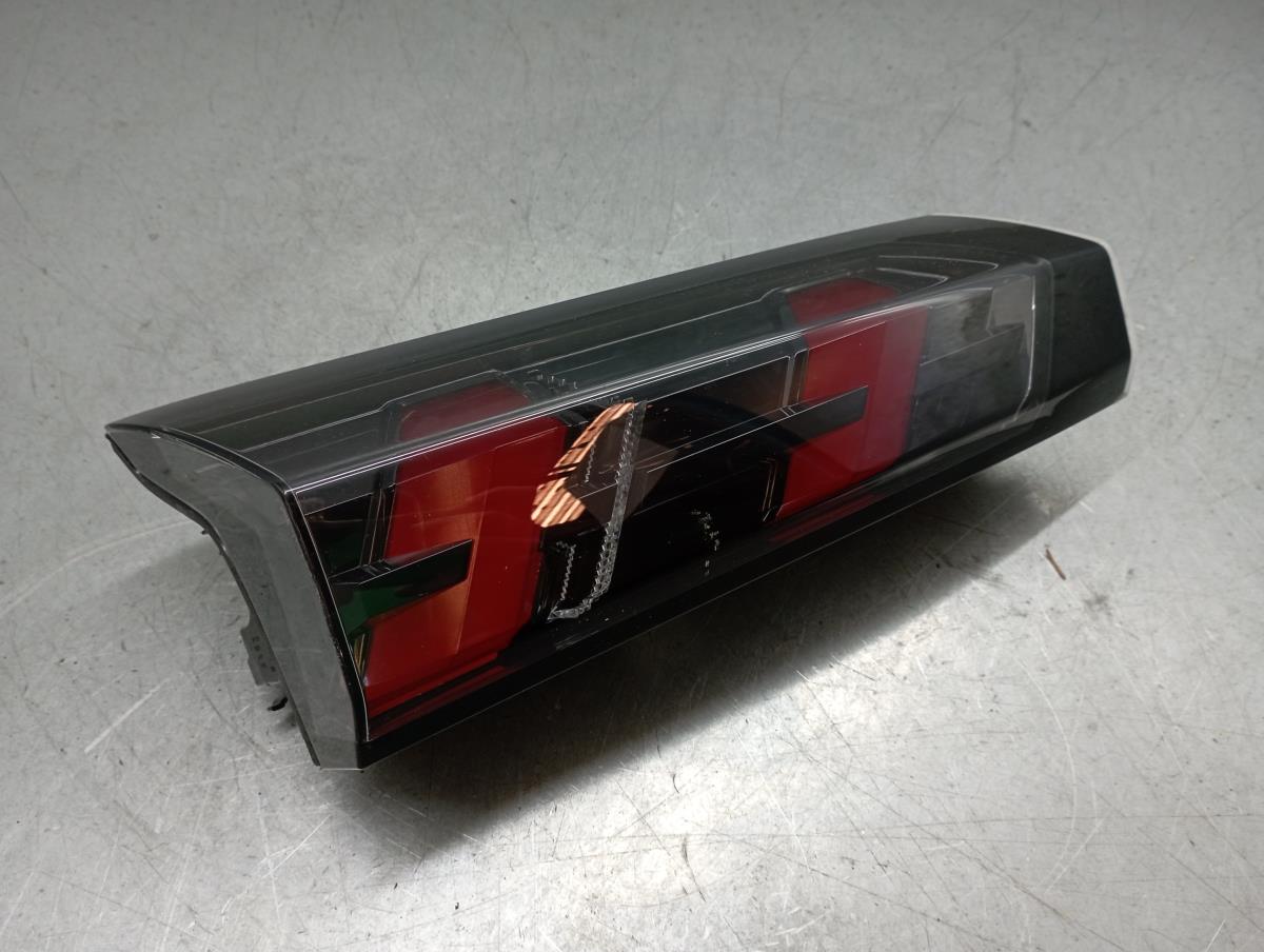 Feu de coffre Gauche PEUGEOT 2008 II (U_) Imagem-1