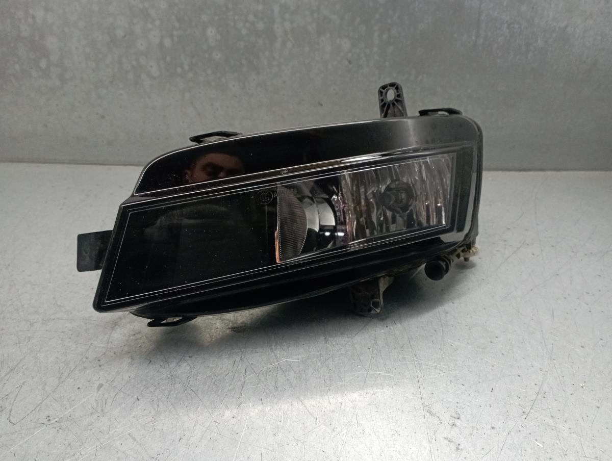 Faro antiniebla delantero izquierdo VOLKSWAGEN Golf VII (5G1, BQ1, BE1, BE2)