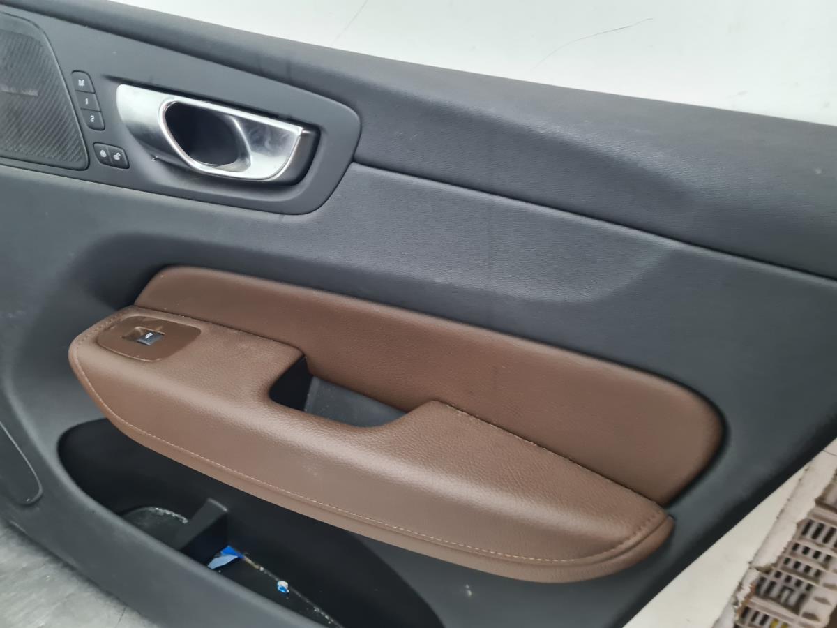 Garniture De Porte Avant Droite – Volvo XC70 II (phase 1) – CAB