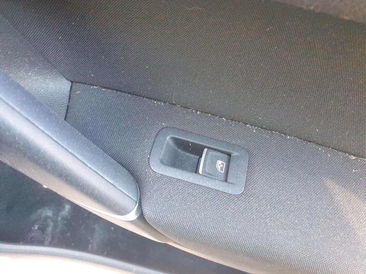 Mando / interruptor elevalunas delantero derecho VOLKSWAGEN Golf Sportsvan (AM1)