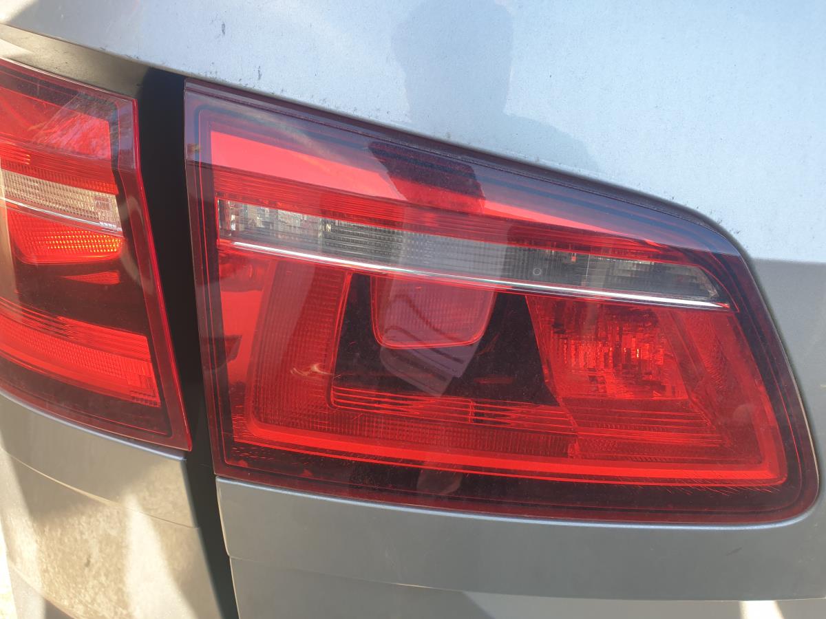 Feu de coffre Gauche VOLKSWAGEN Golf Sportsvan (AM1)