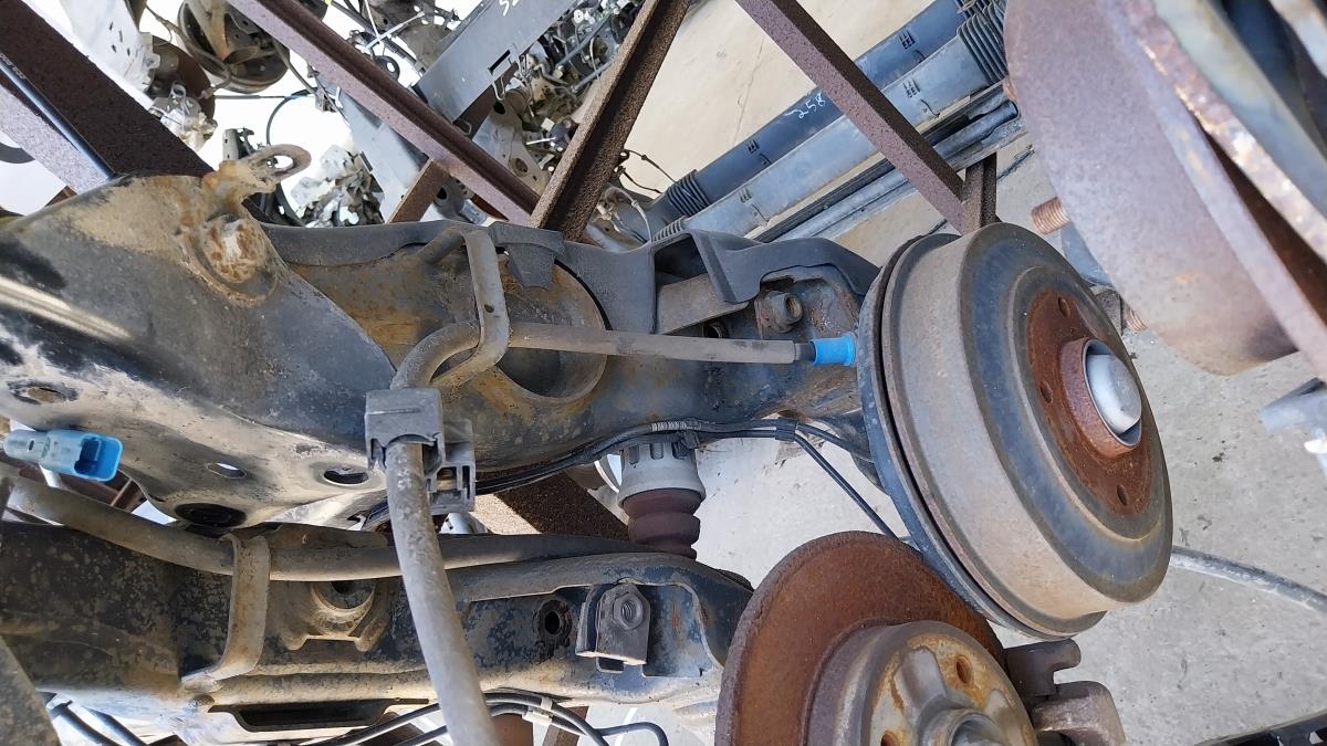 Essieu arrière à tambours CITROËN C3 III Van (SX_, SY_) Imagem-1