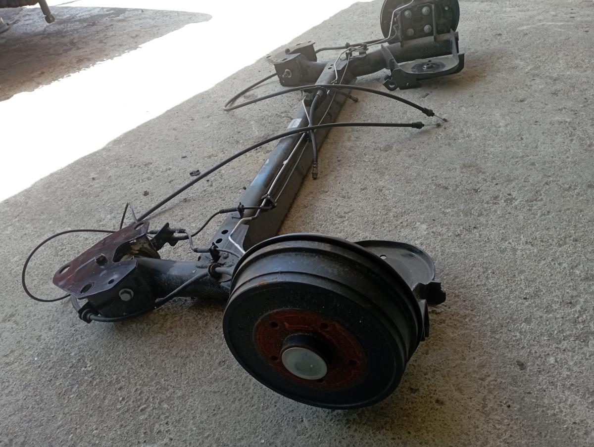 Essieu arrière à tambours RENAULT Kangoo III Express Imagem-2