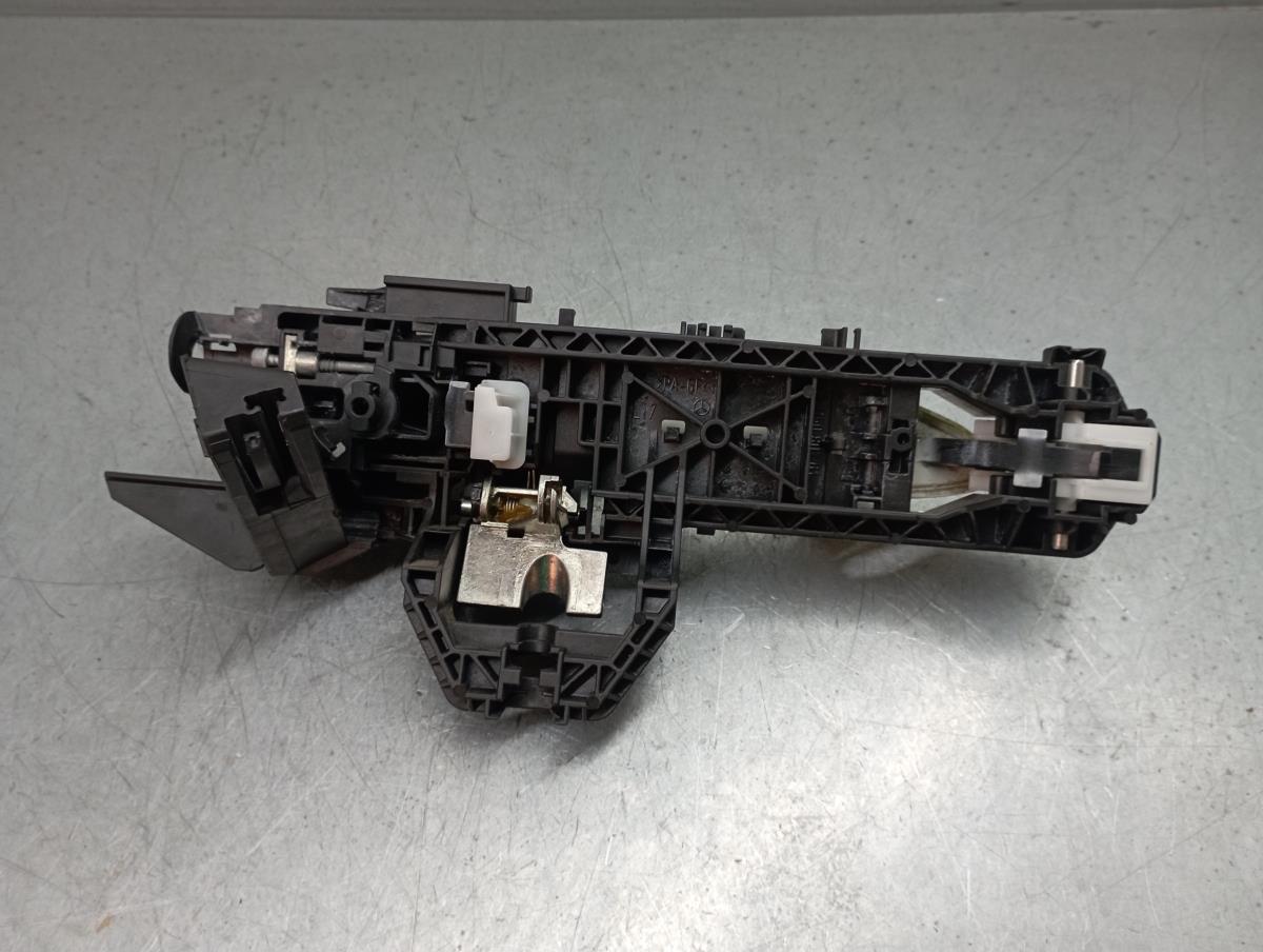 Puxador porta trás esquerdo MERCEDES-BENZ Classe A (W176) Imagem-1