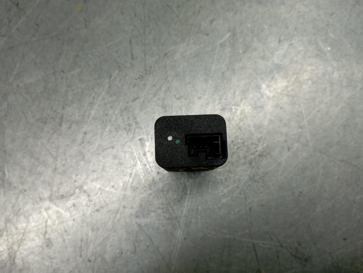 Módulo USB / AUX / IPOD PEUGEOT 208 II Imagem-1