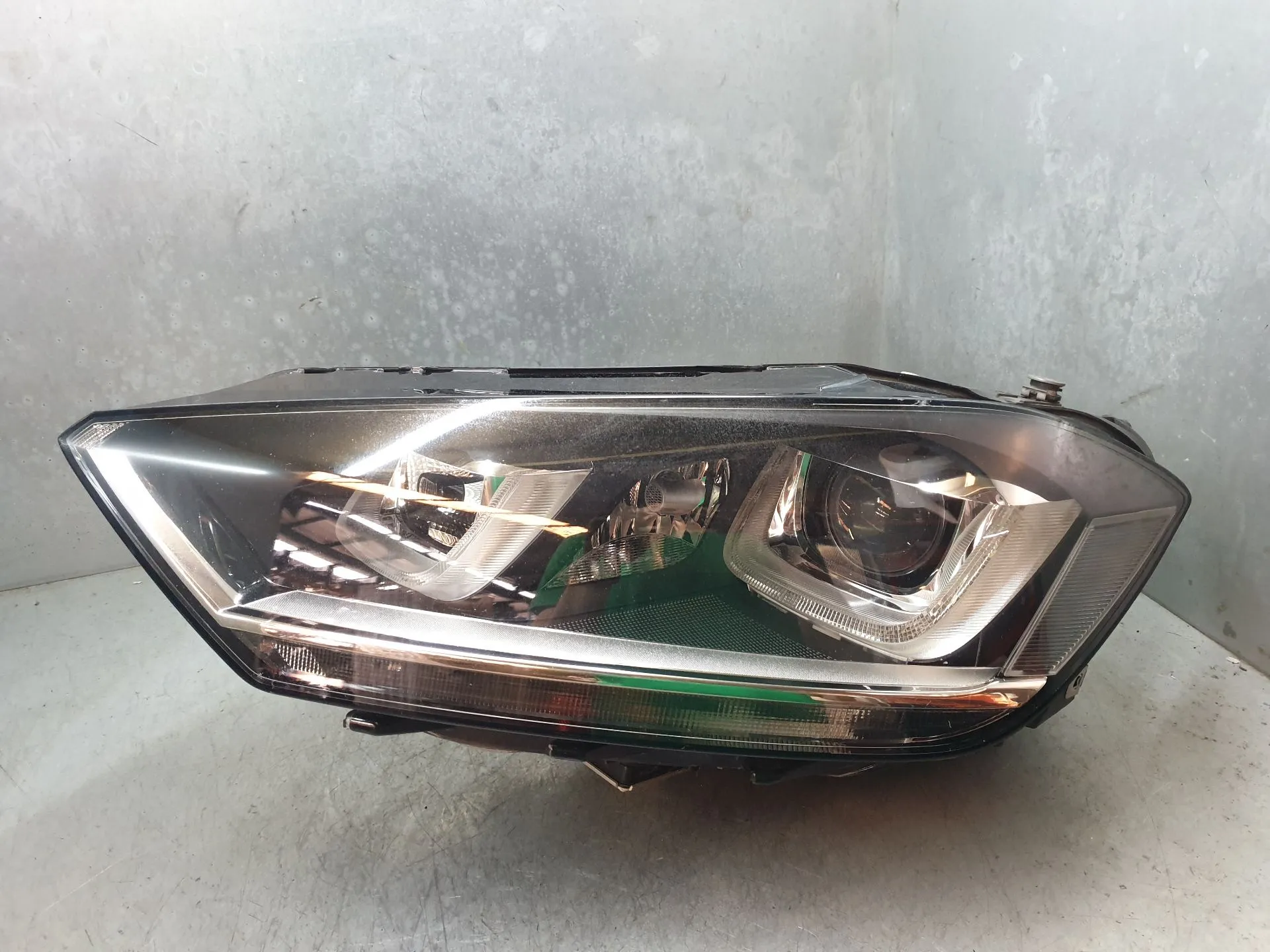 Phare avant gauche VOLKSWAGEN Golf Sportsvan (AM1)