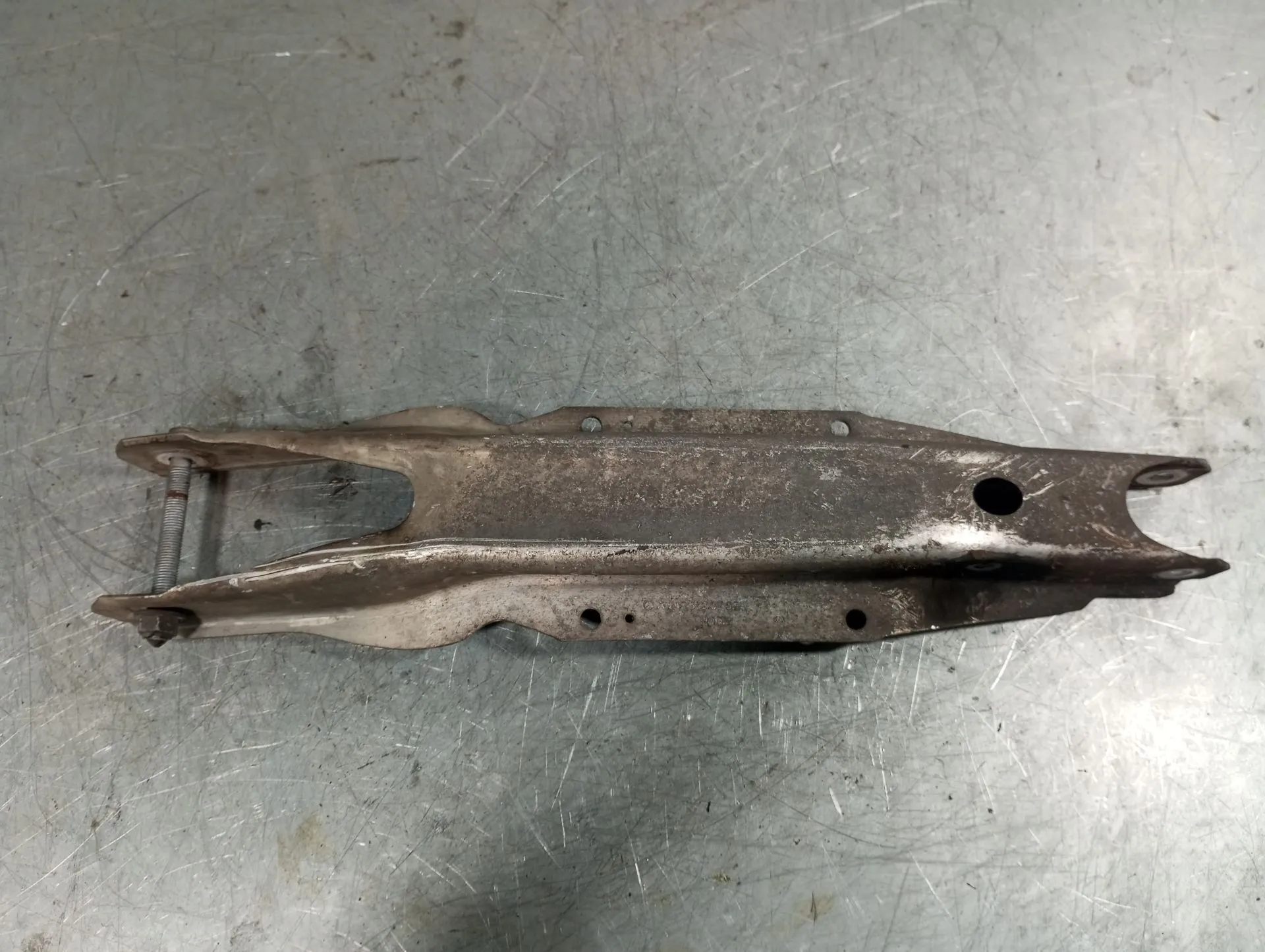 Brazo suspensión trasero izquierdo MERCEDES-BENZ GLA (X156) Imagem-2