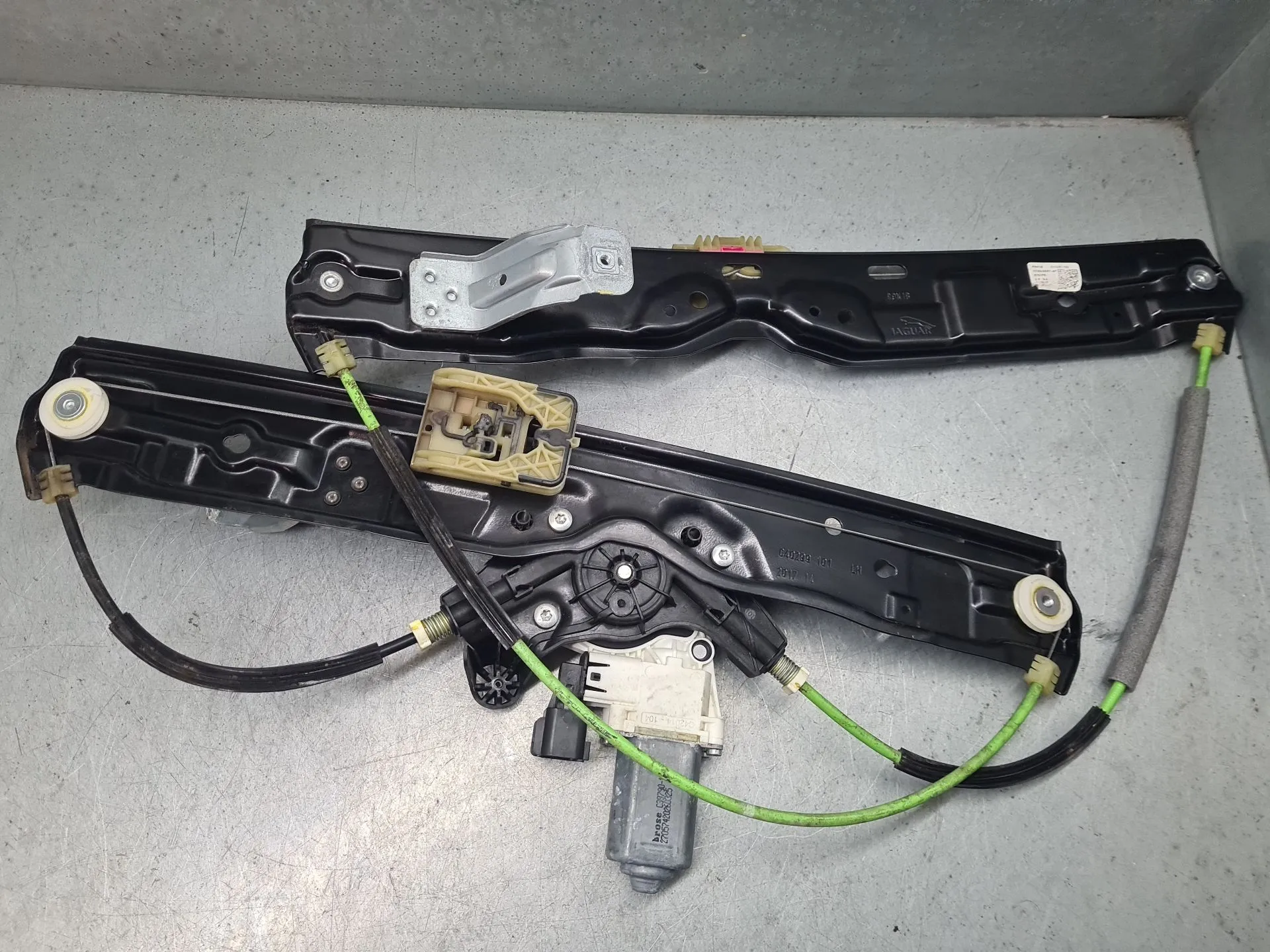 Lève-vitre avant gauche JAGUAR F-Pace (X761)