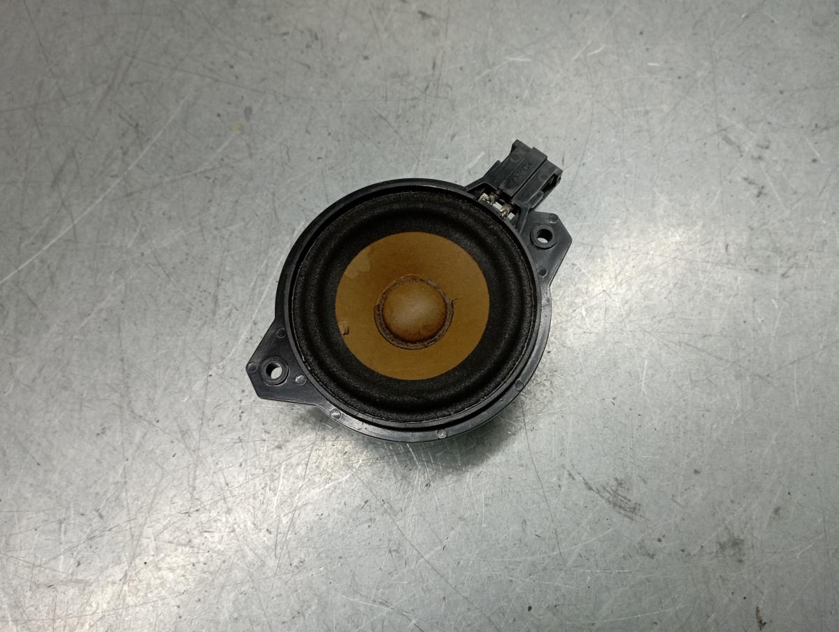 Columna de sonido SEAT Leon (5F1) Imagem-0