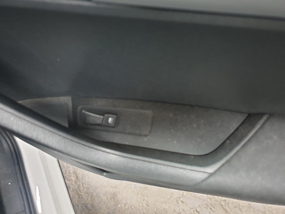 Comando / botão / interruptor vidros trás direito SKODA Karoq (NU7)