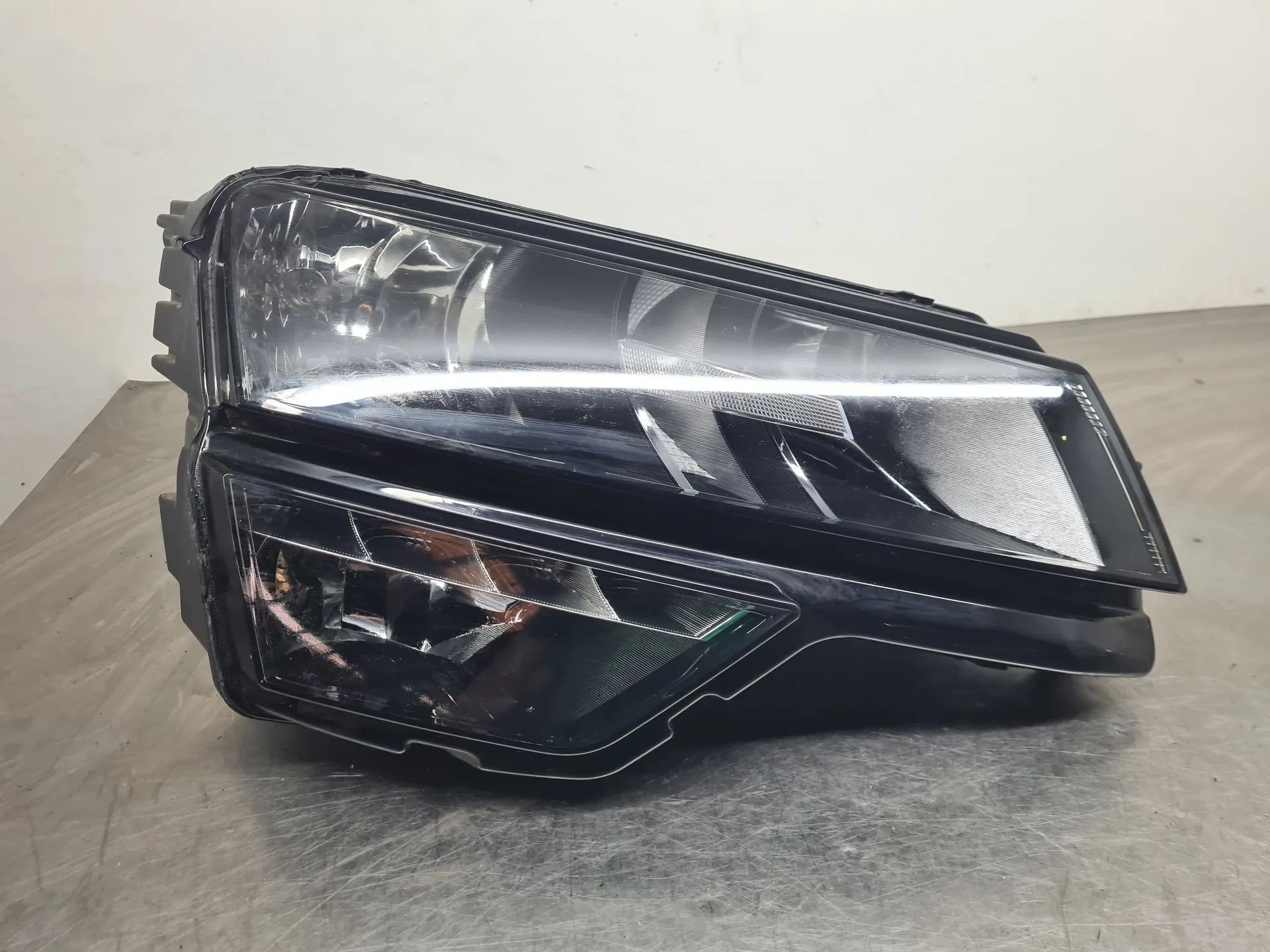 Phare avant Droit SKODA Karoq (NU7)