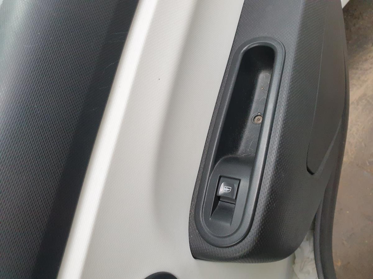 Mando / interruptor elevalunas delantero derecho RENAULT Twingo III (BCM_)