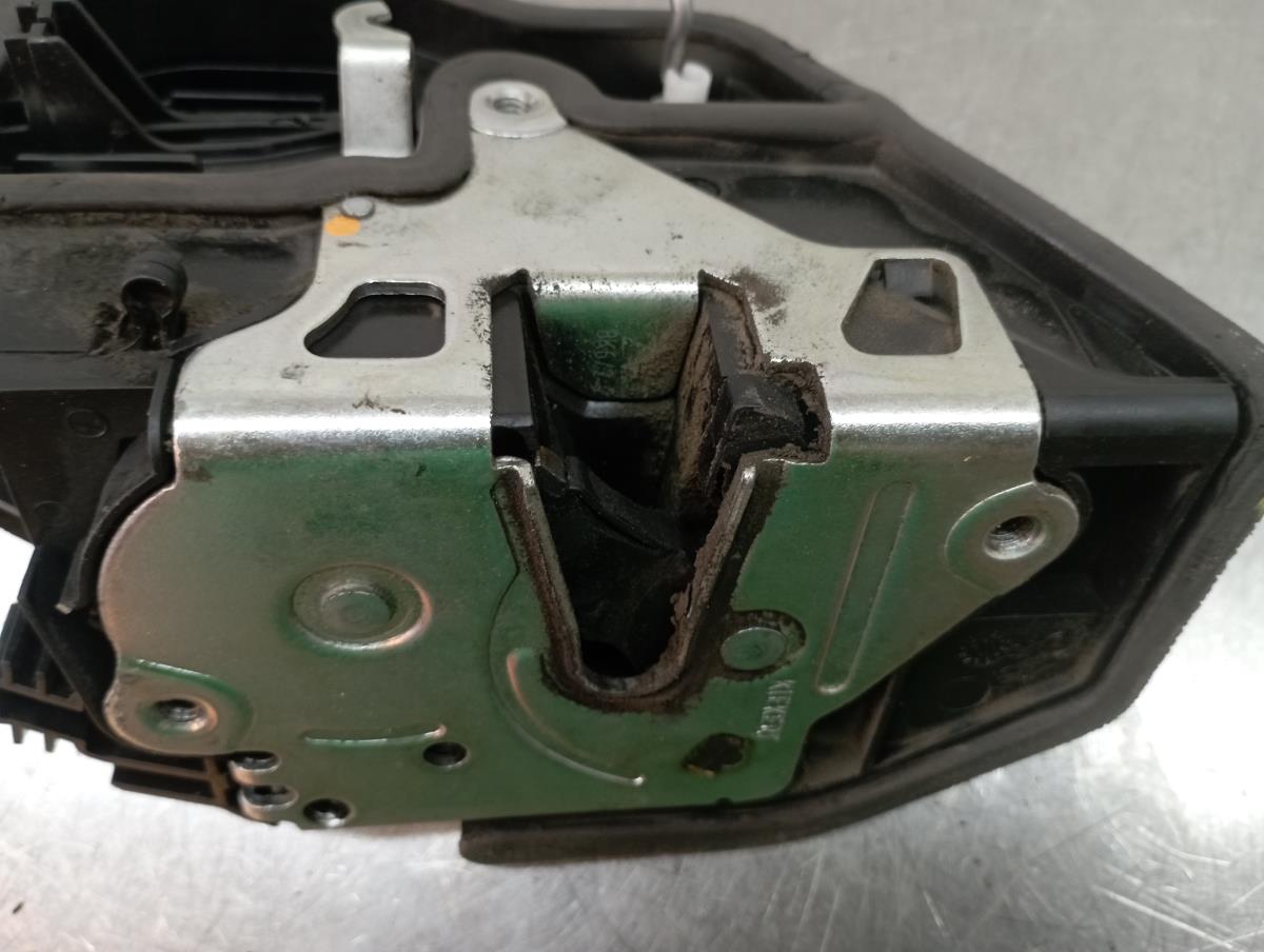 Fechadura / fecho porta trás direito BMW 1 (F20)