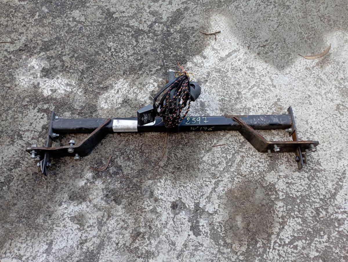 Gancho reboque MERCEDES-BENZ Classe A (W176) Imagem-1