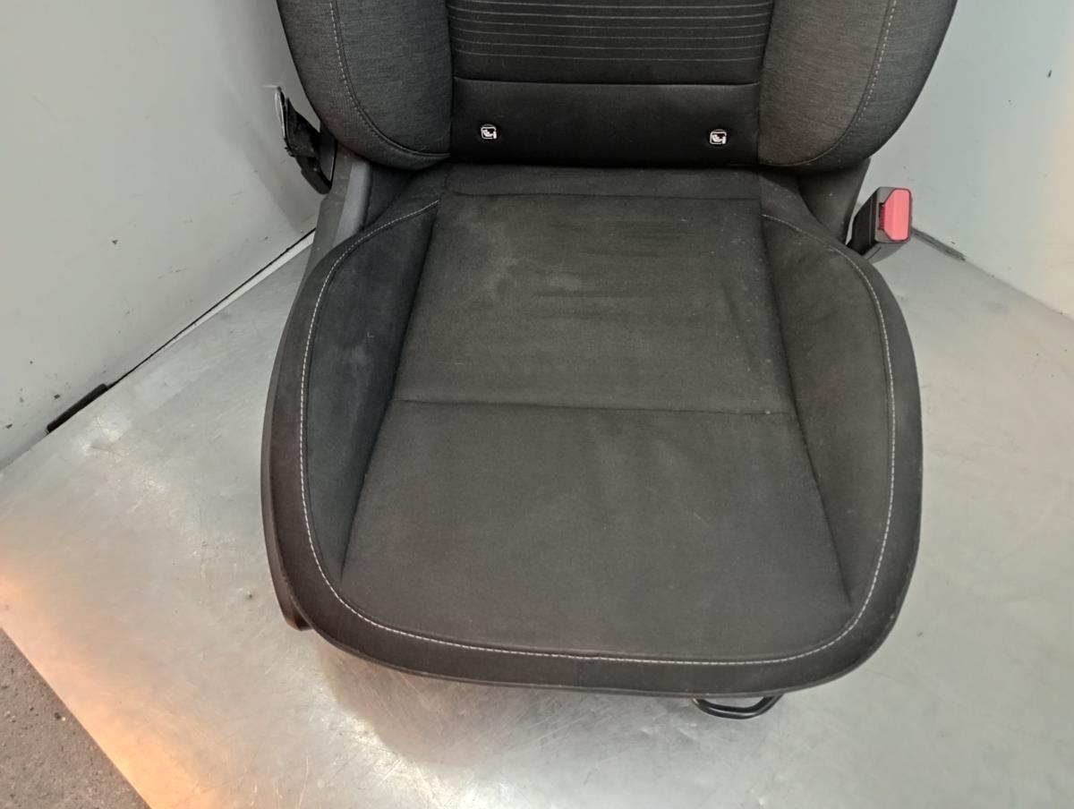 Right Front Seat RENAULT Captur II Imagem-1