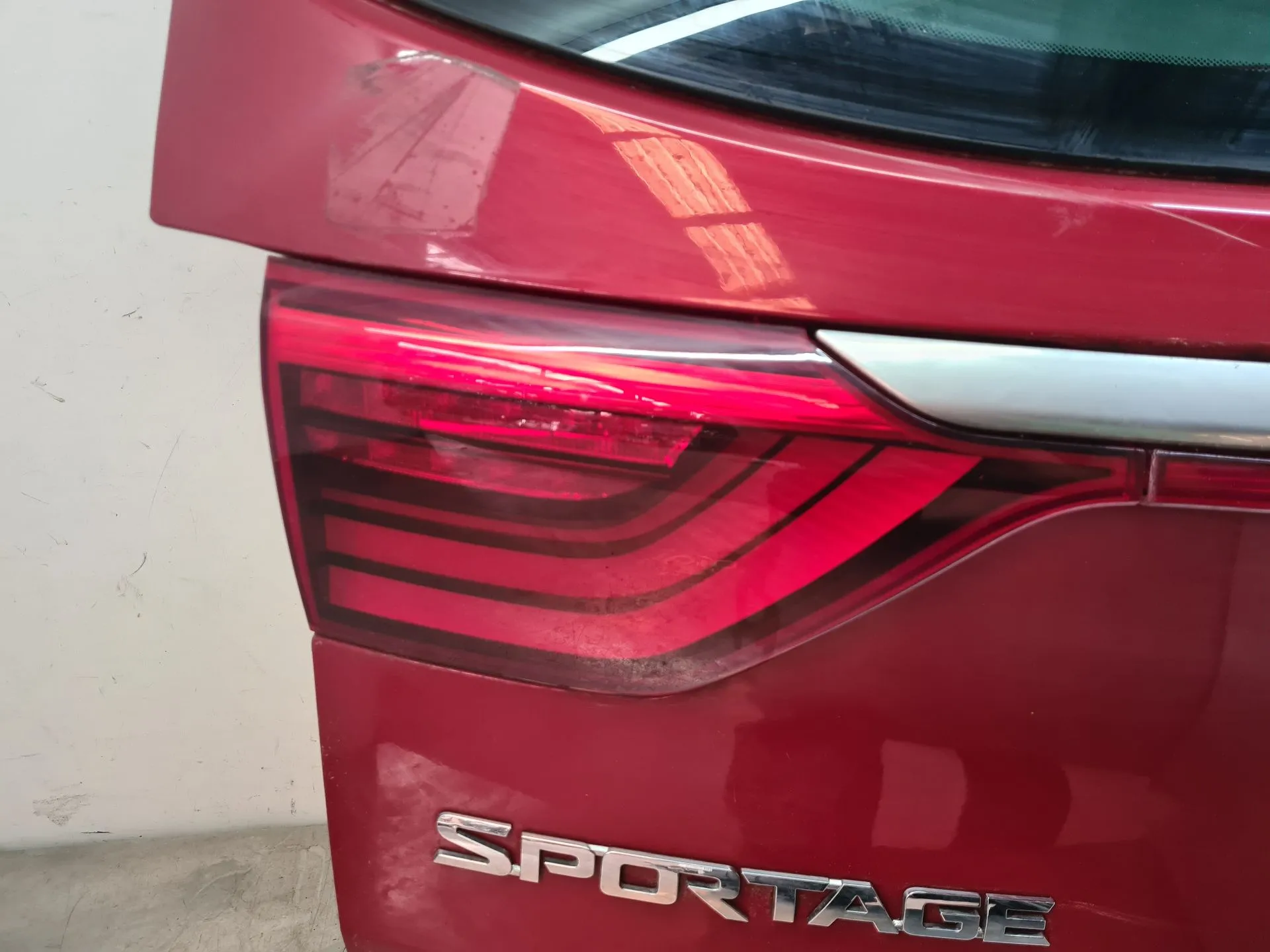 Left Tailgate light  KIA Sportage (QL)
