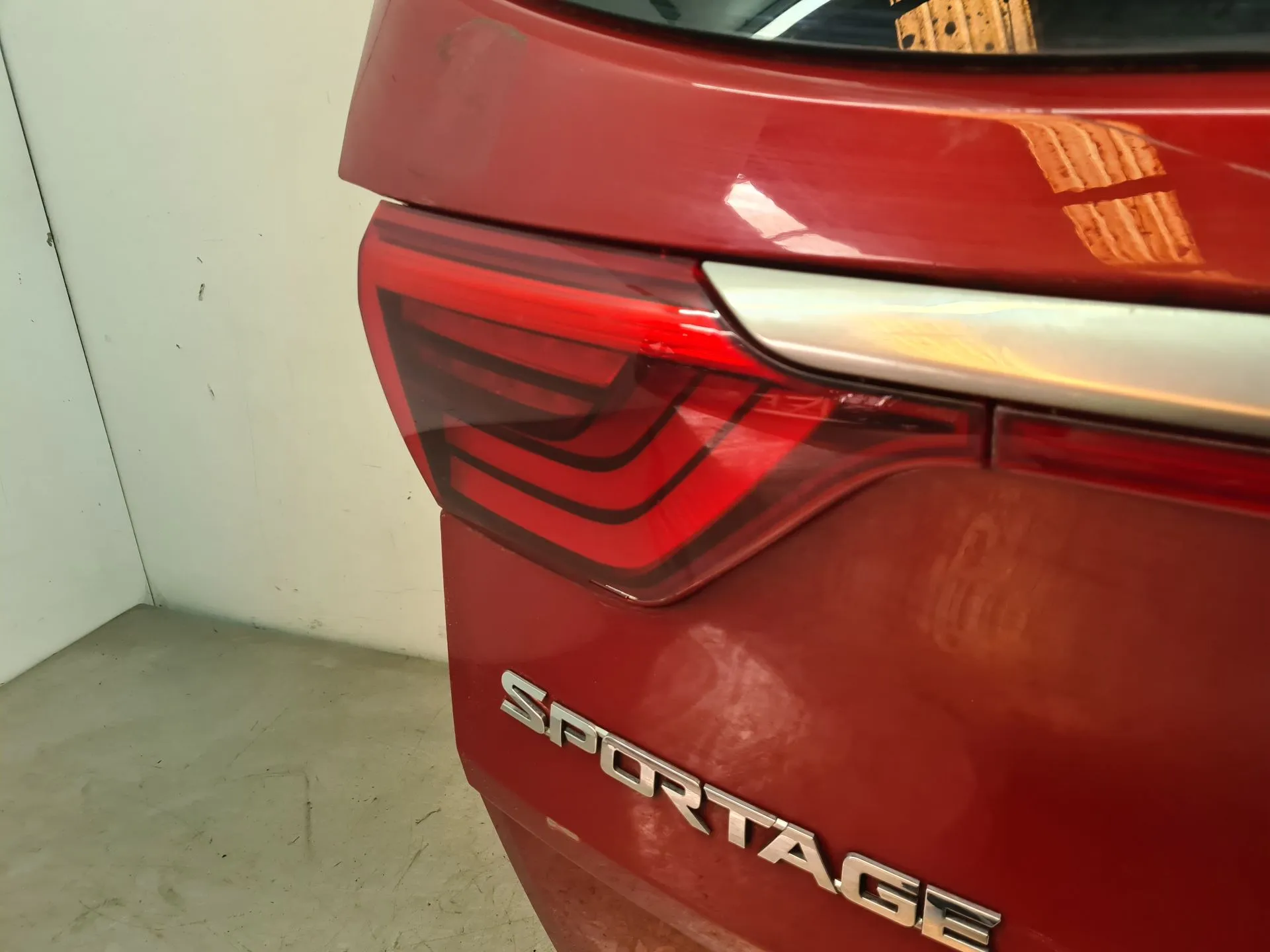 Left Tailgate light  KIA Sportage (QL) Imagem-1