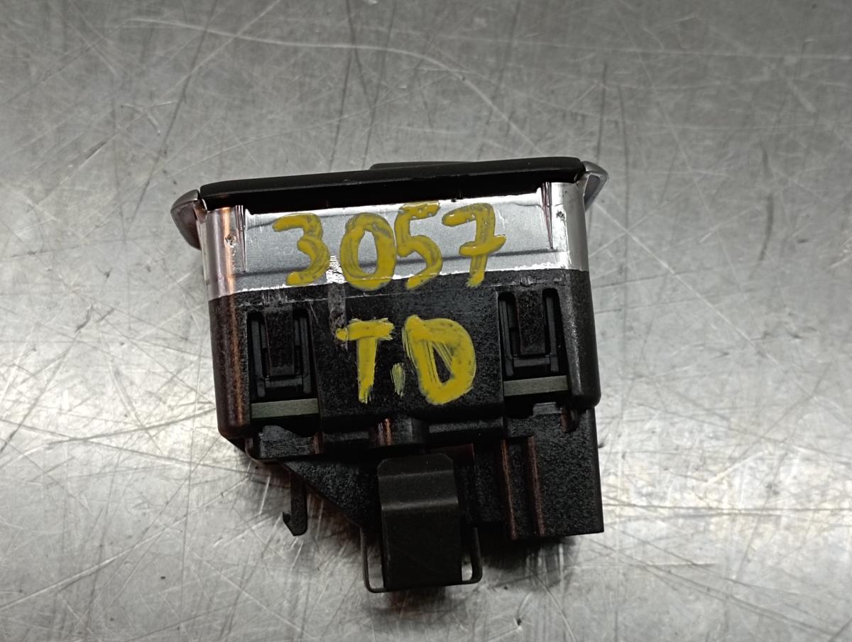 Mando / interruptor elevalunas trasero derecho MERCEDES-BENZ Classe A (W176) Imagem-2