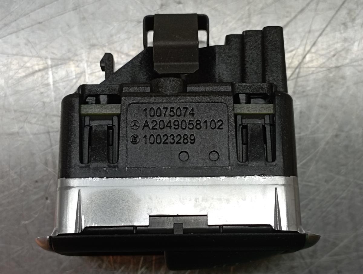 Mando / interruptor elevalunas trasero derecho MERCEDES-BENZ Classe A (W176) Imagem-4