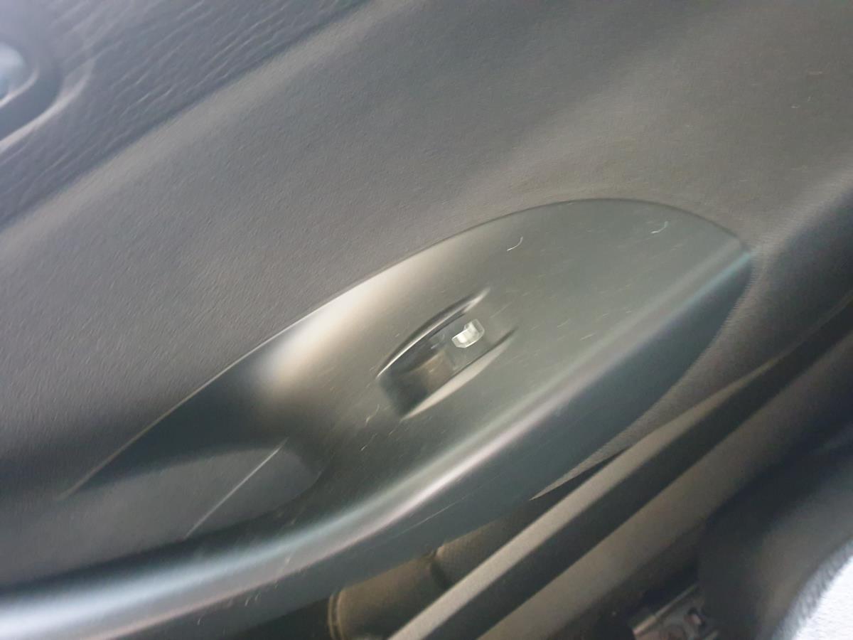 Mando / interruptor elevalunas delantero derecho VOLKSWAGEN Passat Variant (3C5)