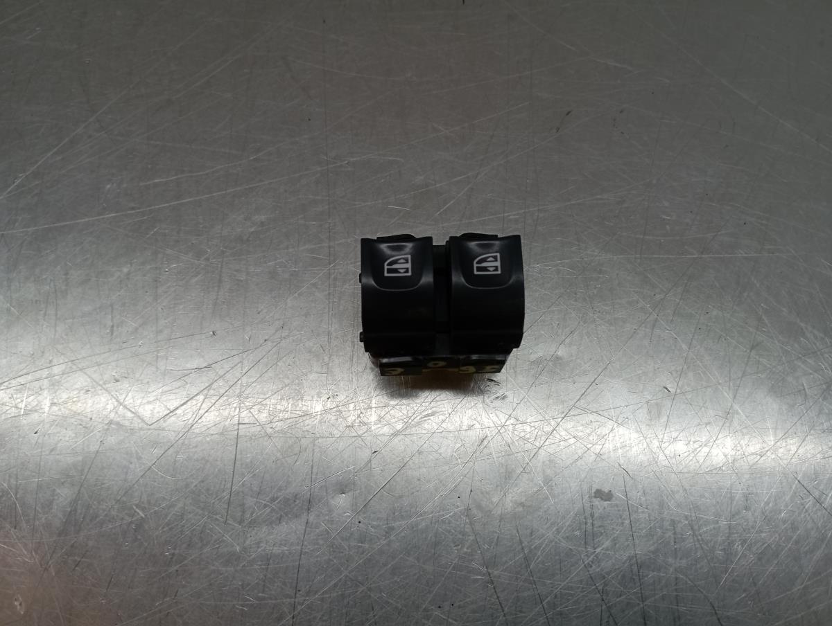 Left Front window control RENAULT Clio IV (BH_)