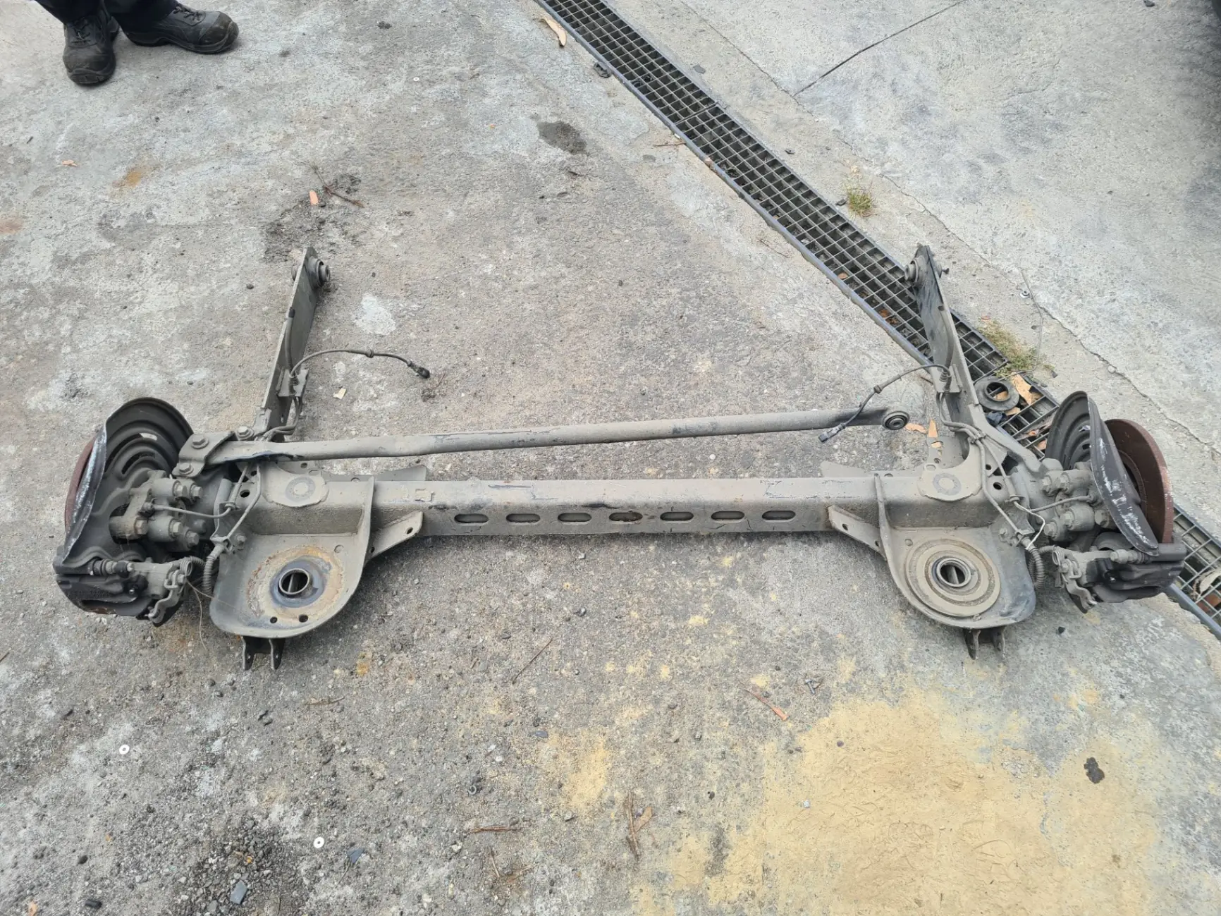 Eje trasero con discos RENAULT Trafic III (FG_)