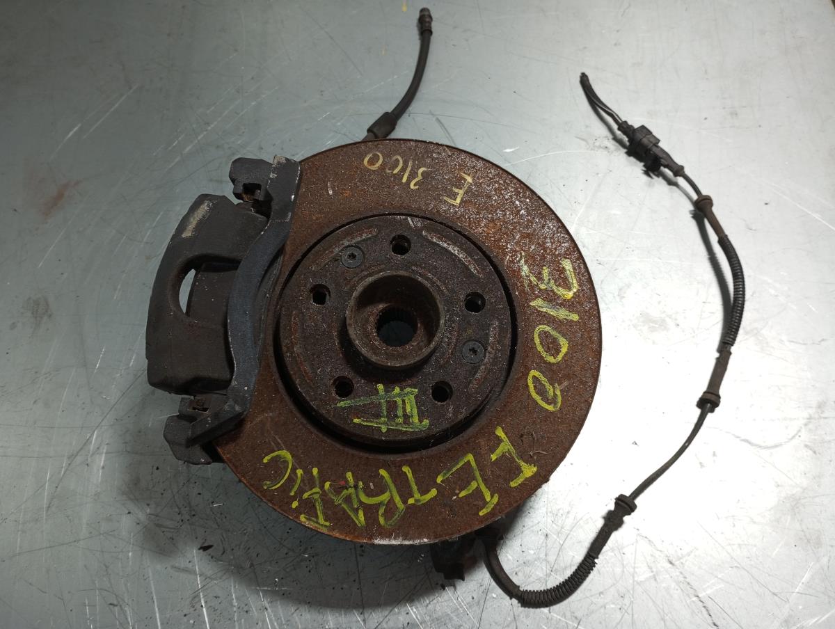 Mangueta delantera izquierda RENAULT Trafic III (FG_)