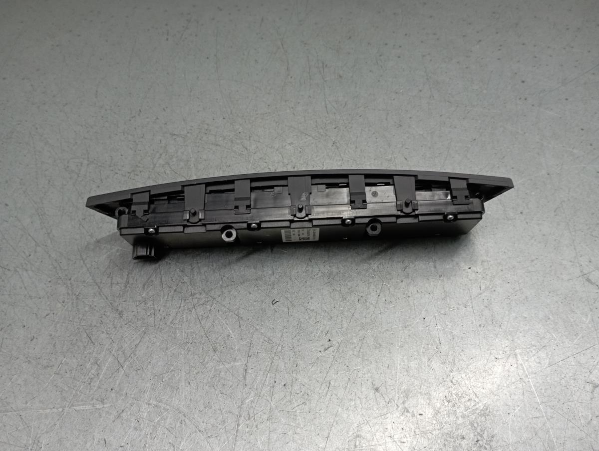 Botão / interruptor 4 piscas MERCEDES-BENZ Classe C (W204) Imagem-1