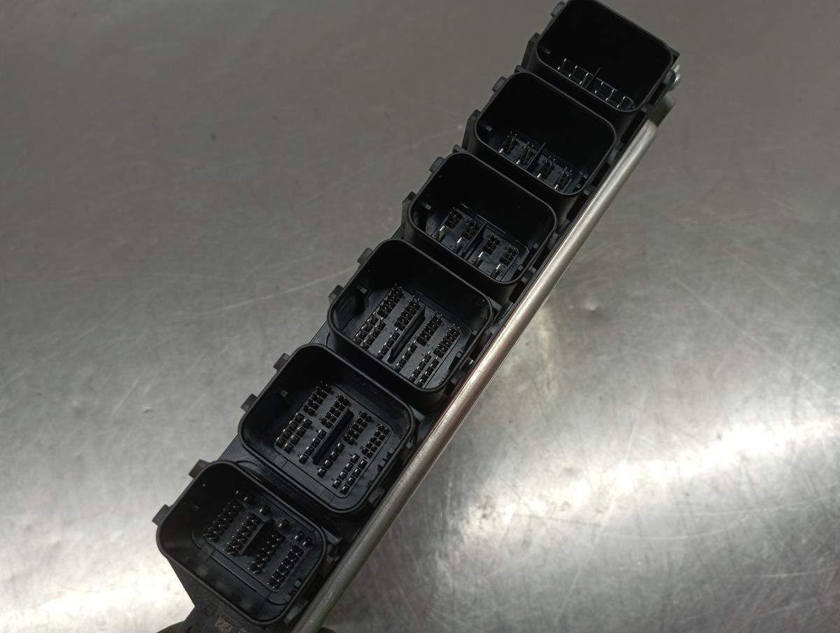 Engine control unit / ECU BMW 1 (F40) Imagem-1