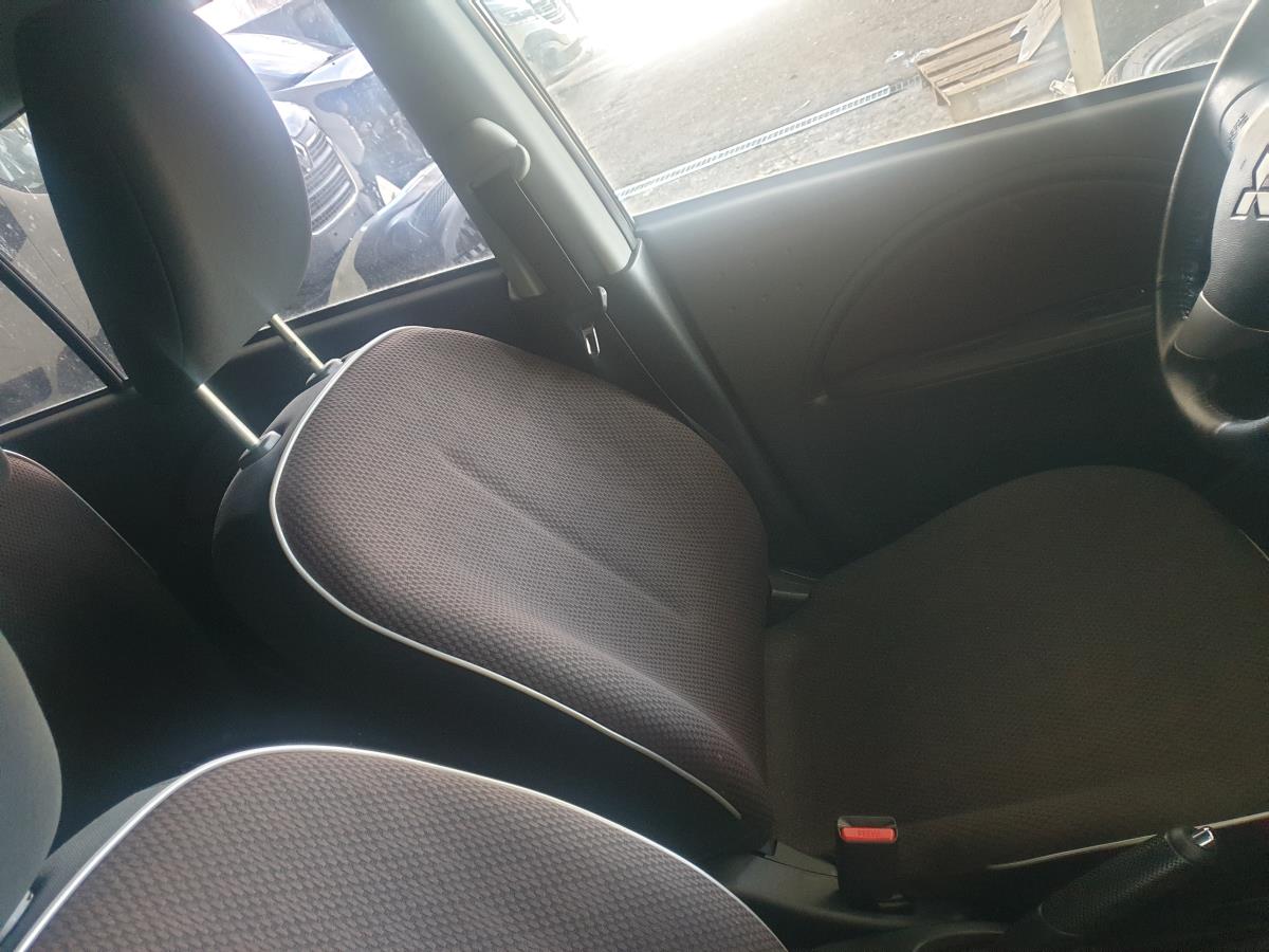 Conjunto de bancos MITSUBISHI i EV (HA_) Imagem-1