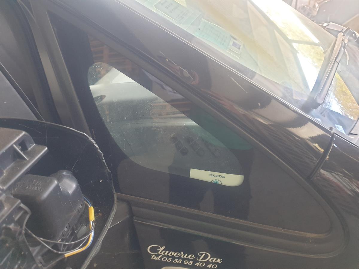 Vetro del pannello anteriore sinistro MITSUBISHI i EV (HA_)