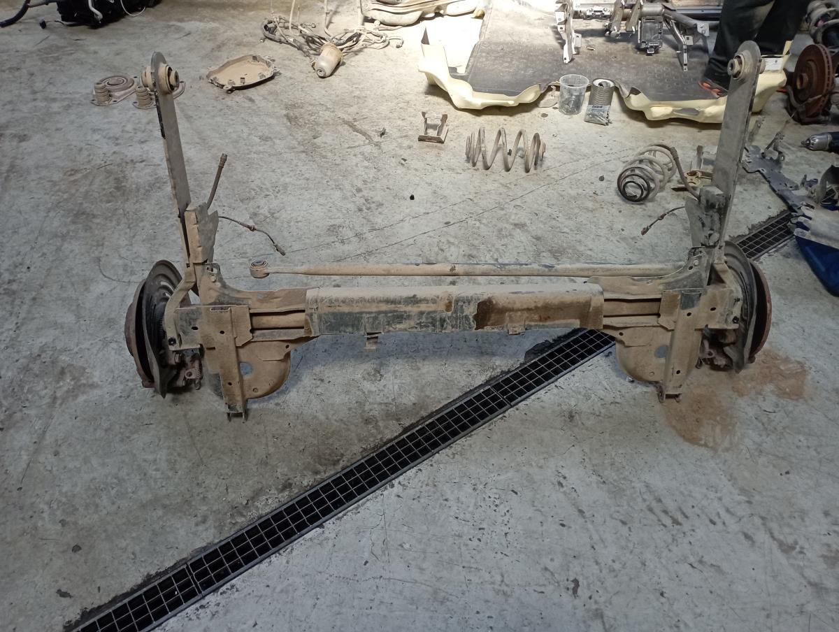 Eje trasero con discos RENAULT Trafic III Combi (JG_)