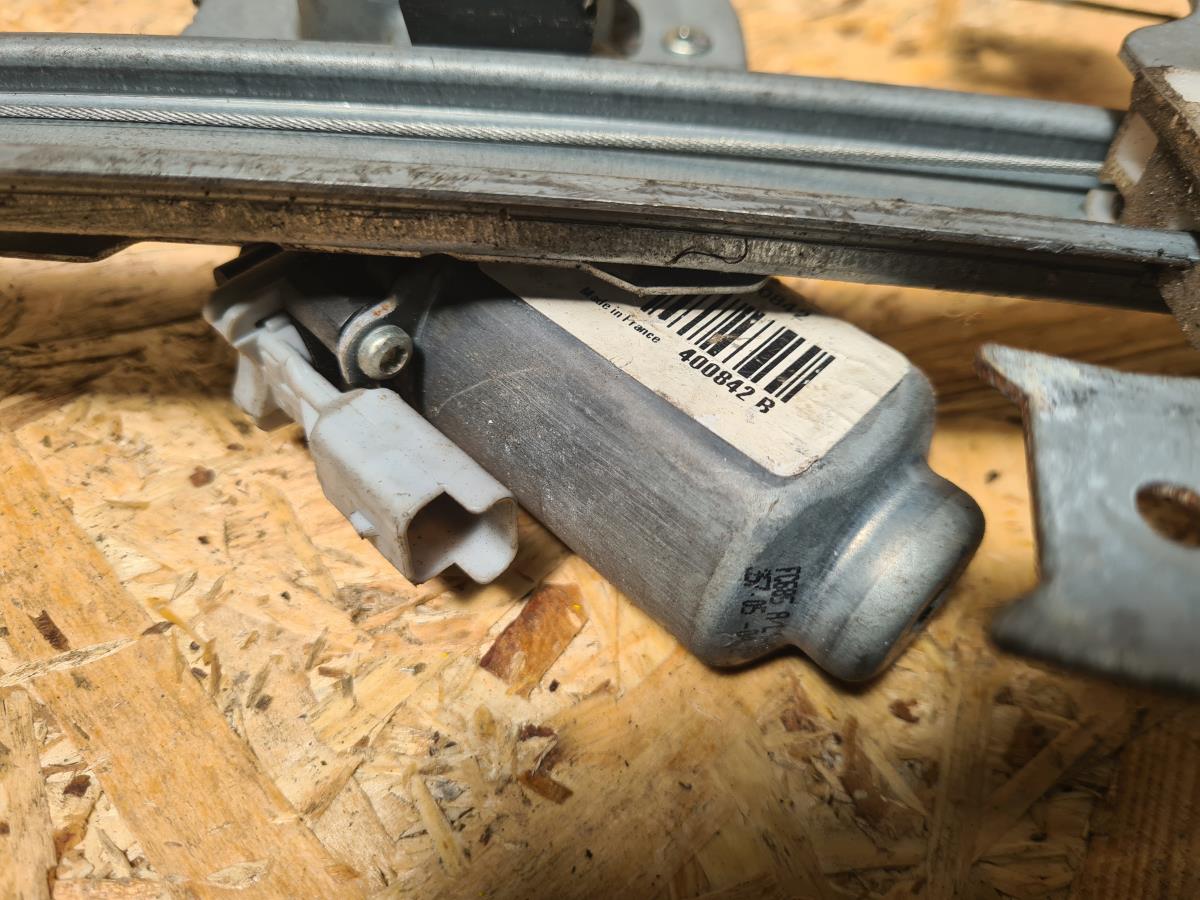 Elevador vidros frente direito PEUGEOT 107 Imagem-2