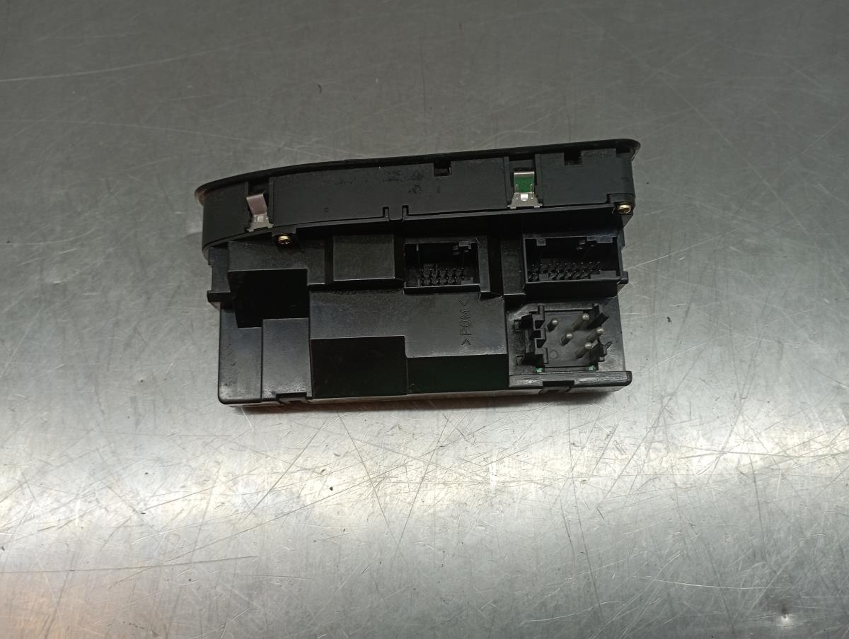 Comando / botão / interruptor vidros frente esquerdo BMW 5 (E39) Imagem-3