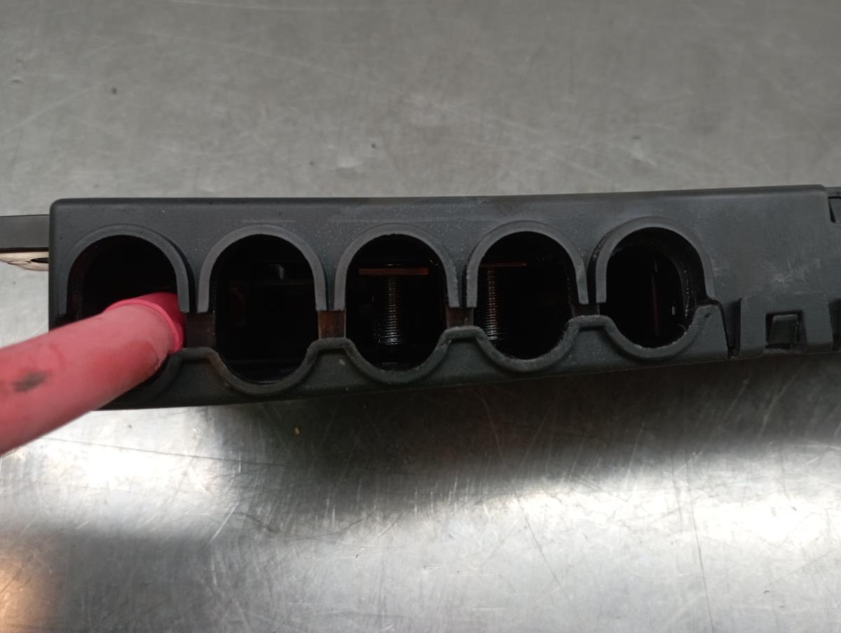 Battery Control Module / Charging Relay JAGUAR XE (X760) Imagem-2