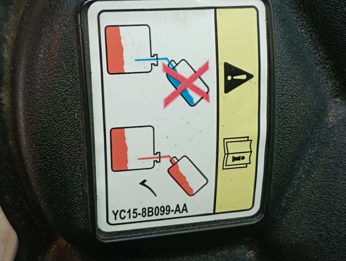 Coolant reservoir JAGUAR XE (X760) Imagem-4