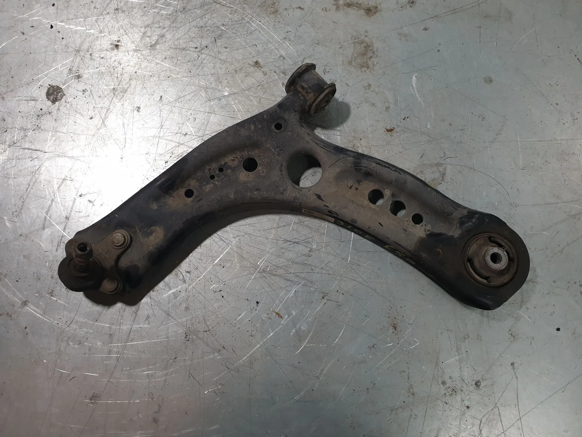 Braccio di sospensione anteriore sinistro VOLKSWAGEN Golf VII (5G1, BQ1, BE1, BE2)