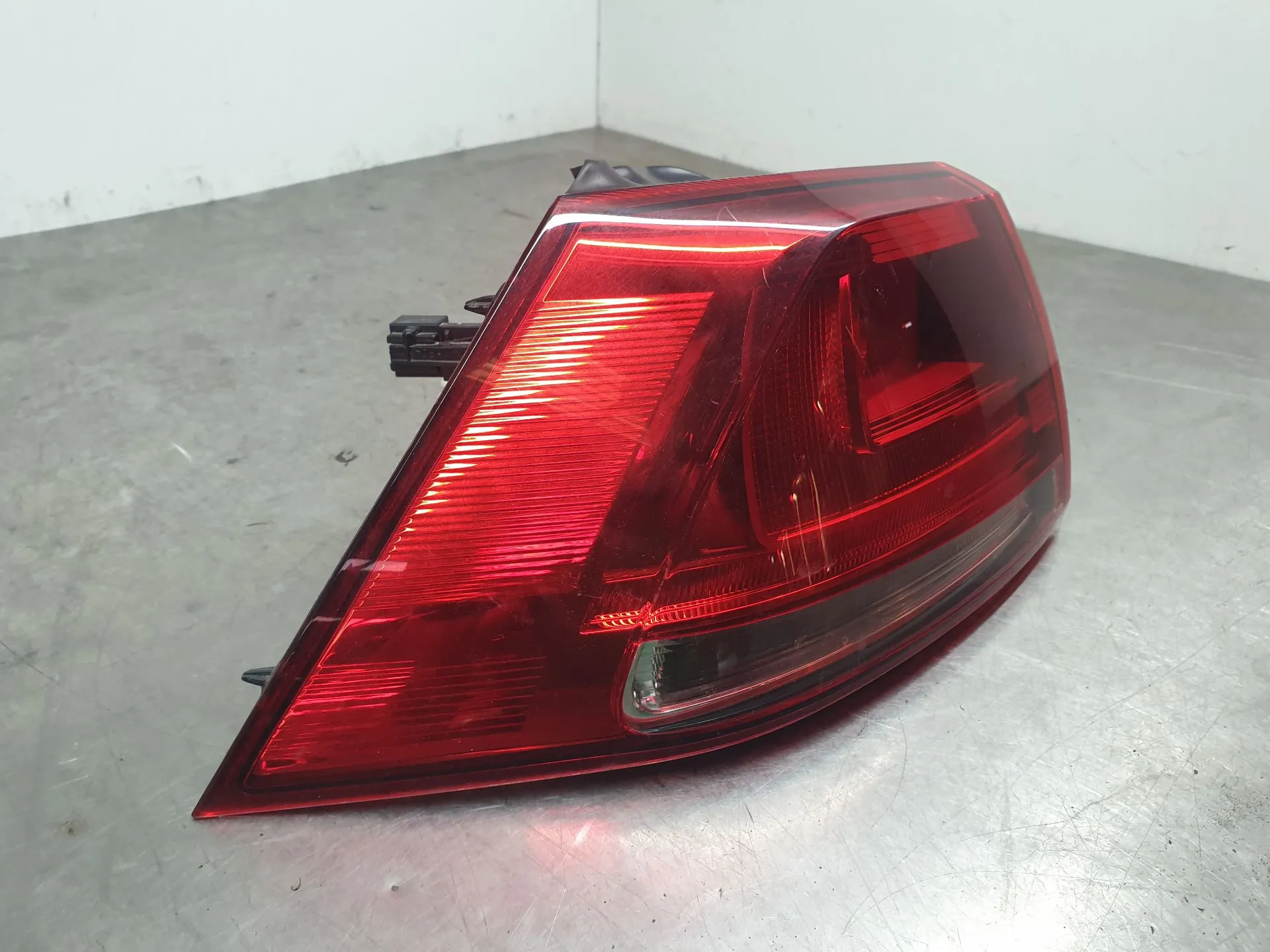 Feu arrière Gauche VOLKSWAGEN Golf VII (5G1, BQ1, BE1, BE2) Imagem-1